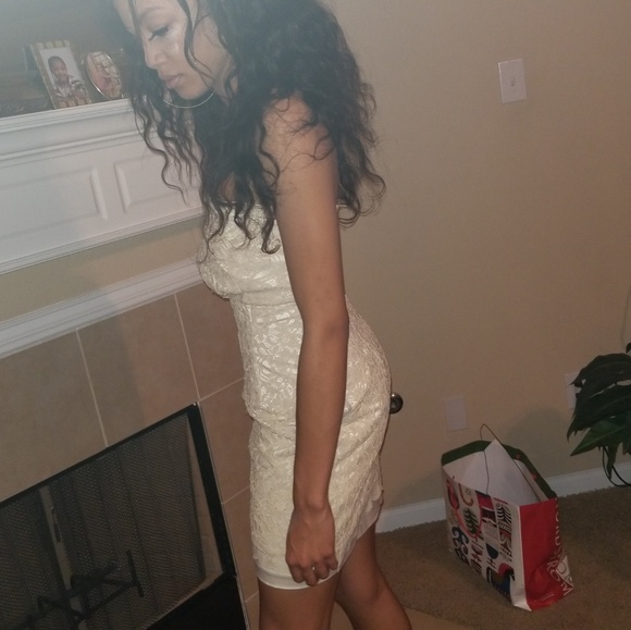 Cream lace overlay dress - Picture 4 of 4